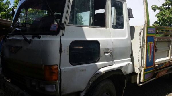 รถหกล้อ hino ช่วงยาว เครื่อง ho7c 180 แรง พวงมาลัยเพาเวอร์ มีแอร์ เครื่องดีคันชีสวย ภาษีเต็ม