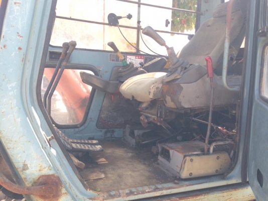 แบคโฮ Hitachi EX200-3 แบคโฮ Hitachi EX200-3