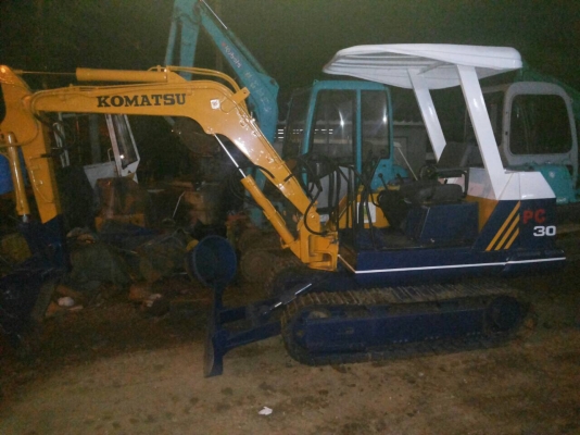 ขายรถขุด-ดัน KOMATSU  PC 30-3 รถเก่านอก แท้100\% สภาพดีพร้อมใช้ งาน  รถมีเอกสารแจ้งจำหน่าย