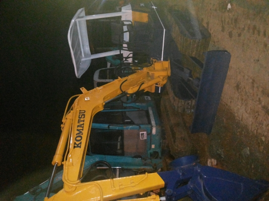 ขายรถขุด-ดัน KOMATSU  PC 30-3 รถเก่านอก แท้100\% สภาพดีพร้อมใช้ งาน  รถมีเอกสารแจ้งจำหน่าย