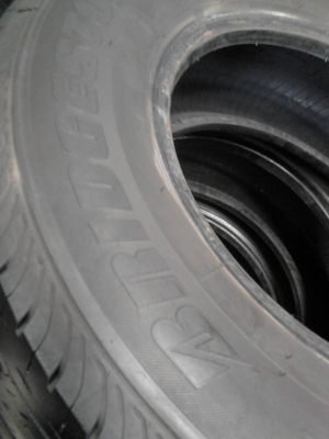 215/70R15 BRIDGESTONE DURAVIS R611 ปีใหม่ๆ 2012 ยางสวยๆ  มีชุด 4 เส้น  TEL.081-427-3941