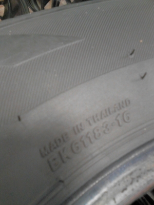 215/70R15 BRIDGESTONE DURAVIS R611 ปีใหม่ๆ 2012 ยางสวยๆ  มีชุด 4 เส้น  TEL.081-427-3941