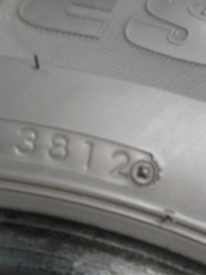 215/70R15 BRIDGESTONE DURAVIS R611 ปีใหม่ๆ 2012 ยางสวยๆ  มีชุด 4 เส้น  TEL.081-427-3941