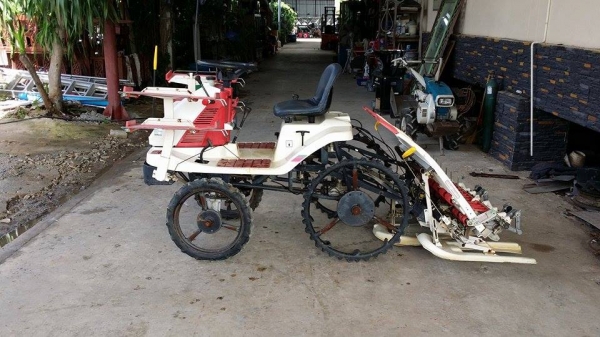 รถปลูกข้าวนั่งขับ YANMAR เก่าญี่ปุ่น สภาพสวย เครื่องยนต์ติดง่าย สภาพพร้อมใช้งาน รถปลูกข้าวนั่งขับ YANMAR เก่าญี่ปุ่น สภาพสวย เครื่องยนต์ติดง่าย สภาพพร้อมใช้งาน