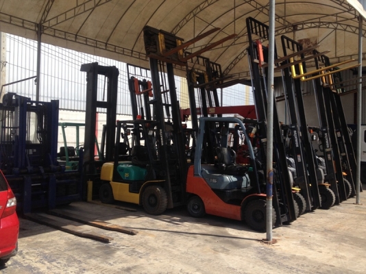 ขายโฟล์คลิฟท์ LINDE 5ตัน  เสายกได้สูง4เมตร เครื่องยนต์ดีเซล งาซไลด์ซ้ายขวาได้ สนใจติดต่อ บริษัท ชัยเสรียานยนต์ จำกัด ติดต่อโดยตรงที่ 086-0801238 ทางบริษัทมีบริการเช่าเครื่องจักร รายวัน/รายเดือน ซ่อมบำรุงเครื่องจักร/รถบรรทุก ใกล้นิคมอุตสาหกรรมเกตุเวย์