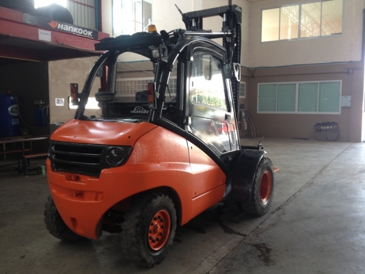 ขายโฟล์คลิฟท์ LINDE 5ตัน  เสายกได้สูง4เมตร เครื่องยนต์ดีเซล งาซไลด์ซ้ายขวาได้ สนใจติดต่อ บริษัท ชัยเสรียานยนต์ จำกัด ติดต่อโดยตรงที่ 086-0801238 ทางบริษัทมีบริการเช่าเครื่องจักร รายวัน/รายเดือน ซ่อมบำรุงเครื่องจักร/รถบรรทุก ใกล้นิคมอุตสาหกรรมเกตุเวย์