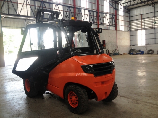 ขายโฟล์คลิฟท์ LINDE 5ตัน  เสายกได้สูง4เมตร เครื่องยนต์ดีเซล งาซไลด์ซ้ายขวาได้ สนใจติดต่อ บริษัท ชัยเสรียานยนต์ จำกัด ติดต่อโดยตรงที่ 086-0801238 ทางบริษัทมีบริการเช่าเครื่องจักร รายวัน/รายเดือน ซ่อมบำรุงเครื่องจักร/รถบรรทุก ใกล้นิคมอุตสาหกรรมเกตุเวย์