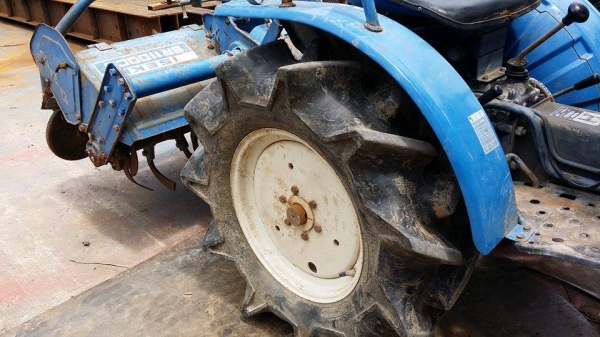 รถไถพรวนดินนั่งขับ  ISEKI 13 แรง  เก่าญี่ปุ่น สภาพพร้อมใช้งาน  เครื่องยนต์แรงและติดง่าย คุณภาพดี