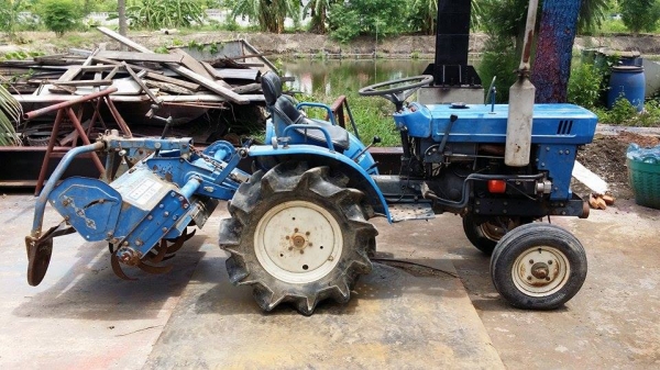 รถไถพรวนดินนั่งขับ  ISEKI 13 แรง  เก่าญี่ปุ่น สภาพพร้อมใช้งาน  เครื่องยนต์แรงและติดง่าย คุณภาพดี