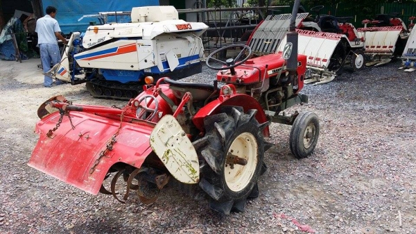 รถไถพรวนดินนั่งขับ  YANMAR  13 แรง  เก่าญี่ปุ่น สภาพพร้อมใช้งาน  เครื่องยนต์แรงและติดง่าย คุณภาพดี