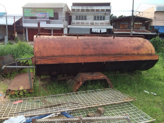 ขายถังน้ำเก่า อยู่ในรถบรรทุก 6 ล้อ สภาพตามรูปเลย