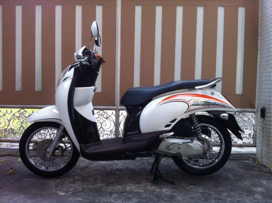 ขออนุญาติขาย HONDA Scoopy-i 110 สีขาวมุก วิ่ง 8,xxx กิโล สภาพใหม่มาก ขออนุญาติขาย HONDA Scoopy-i 110 สีขาวมุก วิ่ง 8,xxx กิโล สภาพใหม่มาก