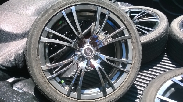 ขายแม็ก 17 4รู พร้อมยาง ปี2012 สภาพใช้งานได้ ราคา 12900 ติดต่อ คุณ กฤษดา 0871691151 พระรามเจ็ด