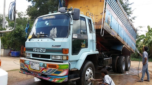 ***ขายแล้วครับขอบคุณ Truck2hand ขาย10ล้อ2เพลาดั้ม"240หัวขาว" ISUZU ROCKY FXZ23NFY-K 6SD1-240HP เครื่องเดิมเกียร์เดิม 6SD1-240แรง เครื่องแน่นๆ แรงดี ไม่เยิ้ม เสียงนิ่ม เกียร์ดีไม่มีหลุดไม่มีหอน ช่วงล่างเดิม คัสซีสวยจัด เดิมๆไม่มีบวม กระบะดั้มเกษต ***ขายแล้วครับขอบคุณ Truck2hand ขาย10ล้อ2เพลาดั้ม"240หัวขาว" ISUZU ROCKY FXZ23NFY-K 6SD1-240HP เครื่องเดิมเกียร์เดิม 6SD1-240แรง เครื่องแน่นๆ แรงดี ไม่เยิ้ม เสียงนิ่ม เกียร์ดีไม่มีหลุดไม่มีหอน ช่วงล่างเดิม คัสซีสวยจัด เดิมๆไม่มีบวม กระบะดั้มเกษต