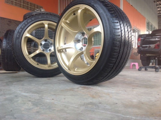 ขายแม๊กขอบ 18 พร้อมยาง 5รู คับ สนใจติดต่อ 081-7682048
