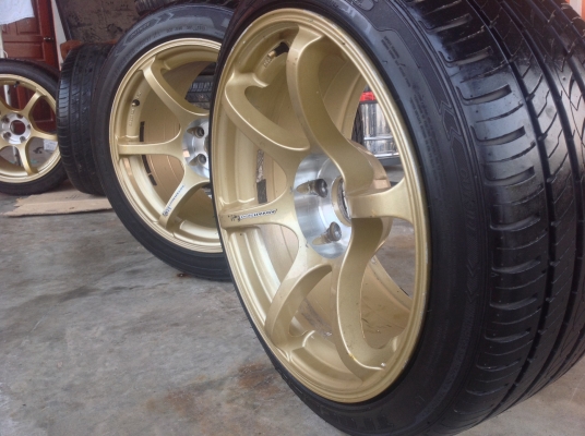 ขายแม๊กขอบ 18 พร้อมยาง 5รู คับ สนใจติดต่อ 081-7682048