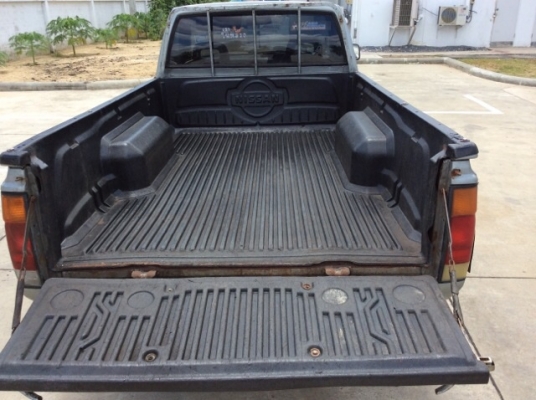 ขายรถกระบะ นิสสัน บิ๊กเอ็ม ตอนเดียว ปี93 เครื่องดีเซล LD20 เทอร์โบ เกียร์ธรรมดา ภายในเบาะหนัง แอร์เย็น ตัวถังเดิม คานหน้าเดิม ฝากกระโปรงเดิม คัสซีดามแข็งแรง เครื่องวิ่งดี เกียร์แน่น ช่วงล่างดี รถขับได้เลยครับ เอกสารพร้อม ภาษีปี 58