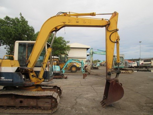 ขาย KOMATSU PC60-6 เก่านอก มีรถจัดส่งให้ ขาย KOMATSU PC60-6 เก่านอก มีรถจัดส่งให้