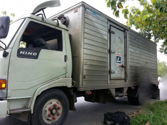 รถฮีโน่ 6 ล้อ ตู้แห้ง  FC2W  120 แรงม้า. ปี 37  สนใจติดต่อ 081 - 6079515