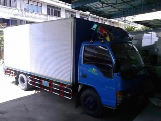 รถอีซูซุ  6  ล้อ ตู้แห้ง  NPR  120 แรงม้า. ปี 40  สนใจติดต่อ 081 - 6079515