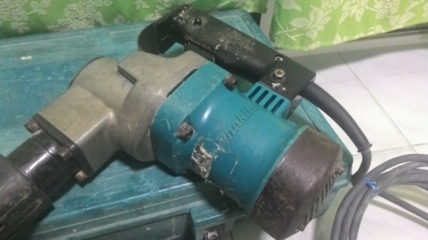 เครื่องสกัดคอนกรีต makita รุ่น 0810 สภาพพร้อมใช้งานครับ