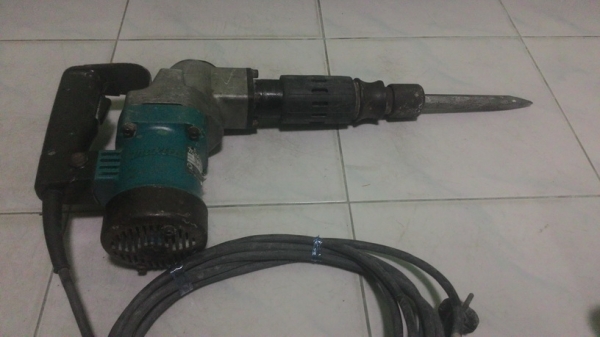เครื่องสกัดคอนกรีต makita รุ่น 0810 สภาพพร้อมใช้งานครับ