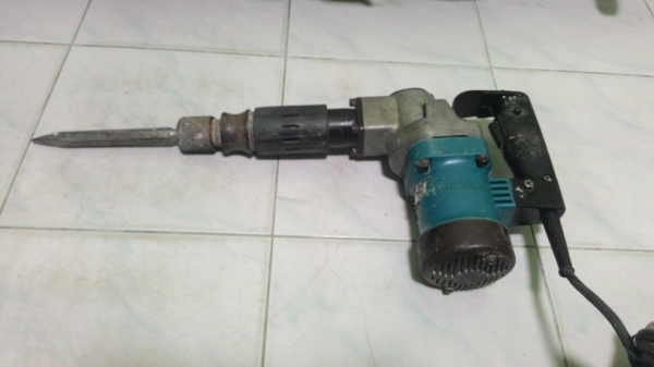 เครื่องสกัดคอนกรีต makita รุ่น 0810 สภาพพร้อมใช้งานครับ
