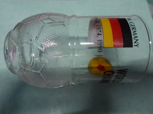 แก้วสตาร์วอร์เป๊ปซี่ 6 ใบ  แก้วเวิร์ดคัพ 96 รวม 12  ใบ ขายเหมา 1,000