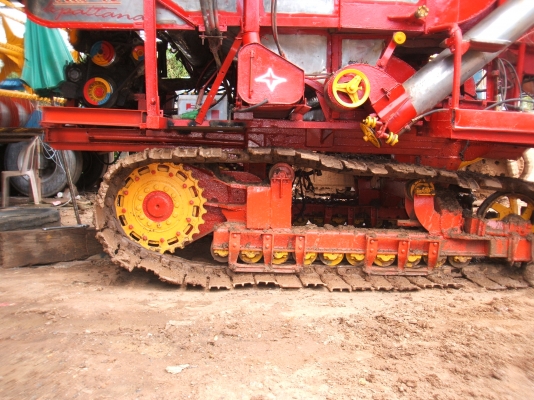 ขายรถเกี่ยวข้าวศักดิ์พัฒนา FG 42 อุ้มปรับระดับ ตัวเดิน PC200 โคมัตสุ เครื่องยนต์ 6BF อีซูซุ 170 แรงม้า ปรับไดกิ๊นส์ เบอร์22 สภาพดีพร้อมเกี่ยว ใช้ได้เลยไม่ต้องซ่อม ขายรถเกี่ยวข้าวศักดิ์พัฒนา FG 42 อุ้มปรับระดับ ตัวเดิน PC200 โคมัตสุ เครื่องยนต์ 6BF อีซูซุ 170 แรงม้า ปรับไดกิ๊นส์ เบอร์22 สภาพดีพร้อมเกี่ยว ใช้ได้เลยไม่ต้องซ่อม