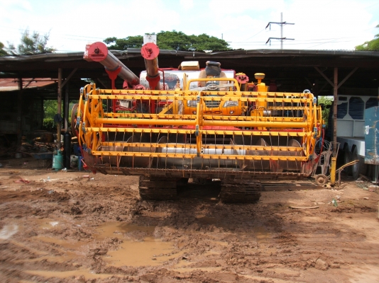 ขายรถเกี่ยวข้าวศักดิ์พัฒนา FG 42 อุ้มปรับระดับ ตัวเดิน PC200 โคมัตสุ เครื่องยนต์ 6BF อีซูซุ 170 แรงม้า ปรับไดกิ๊นส์ เบอร์22 สภาพดีพร้อมเกี่ยว ใช้ได้เลยไม่ต้องซ่อม