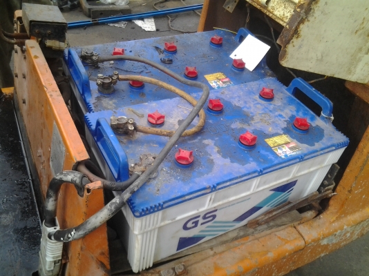 ขายรถโฟคลิฟ 900โล ไฟฟ้า พร้อมใช้งานเปลี่ยนเป็นแบตตารี่บ้านเราแล้วหมดห่วงเรื่องระบบไฟ สูง3เมตร ราคาประหยัดครับขาย 43000 บาท