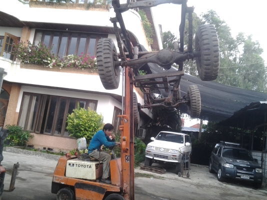 ขายรถโฟคลิฟ 900โล ไฟฟ้า พร้อมใช้งานเปลี่ยนเป็นแบตตารี่บ้านเราแล้วหมดห่วงเรื่องระบบไฟ สูง3เมตร ราคาประหยัดครับขาย 43000 บาท