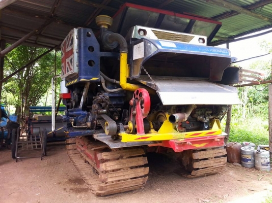 ขายรถเกี่ยวข้าวไทยเส็งยนต์ รุ่นเดี่ยวทรนงค์ ตัวเดิน12 ปั้ม23ไดกิ้น เครื่องJO8C ช่วงล่างดีมาก อุ้ม2.5ตัน สวยพร้อมใช้งาน สนใจโทร 090-8588220คุณนะ ID:narong498 หรือ www.truck.in.th/498