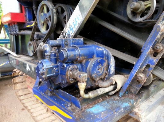 ขายรถเกี่ยวข้าวไทยเส็งยนต์ รุ่นเดี่ยวทรนงค์ ตัวเดิน12 ปั้ม23ไดกิ้น เครื่องJO8C ช่วงล่างดีมาก อุ้ม2.5ตัน สวยพร้อมใช้งาน สนใจโทร 090-8588220คุณนะ ID:narong498 หรือ www.truck.in.th/498