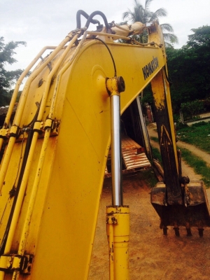 ขายรถแบคโฮ KOMATSU PC200-8 ใช้งานมา 11,160 ชั่วโมง สนใจโทร 081-9701072