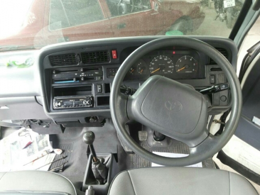 ขายรถตู้หัวจรวจปี2000เครื่อง5Lเกียร์ธรรมดาช่วงล่างดีสนใจโทรคุยราคา 285000โทร0871211314