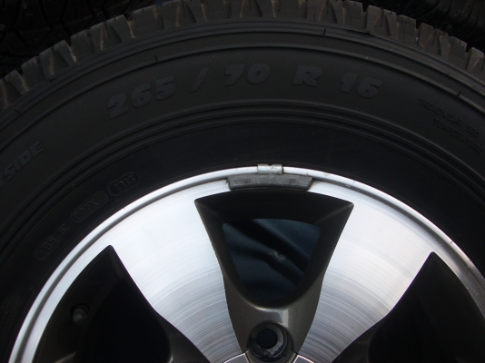 ขายล้อแม็ก  โตโยต้า  ฟอร์จูนเนอร์  ขอบ16   6 รู พร้อมยางใหม่