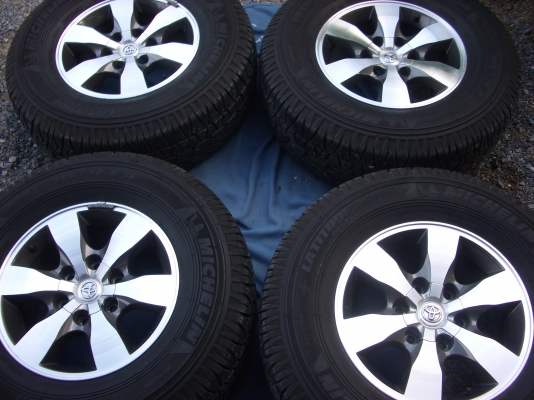 ขายล้อแม็ก  โตโยต้า  ฟอร์จูนเนอร์  ขอบ16   6 รู พร้อมยางใหม่