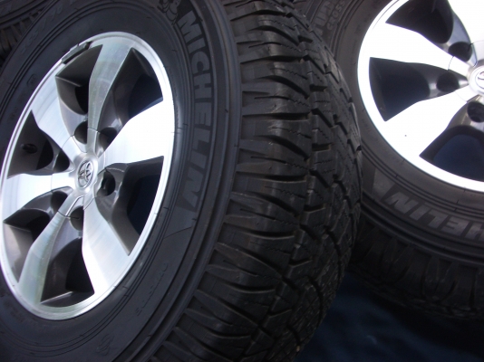 ขายล้อแม็ก  โตโยต้า  ฟอร์จูนเนอร์  ขอบ16   6 รู พร้อมยางใหม่