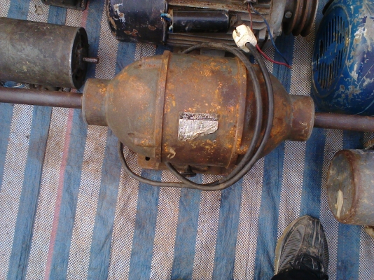 หินเจียรแกนยาวตัวใหญ่