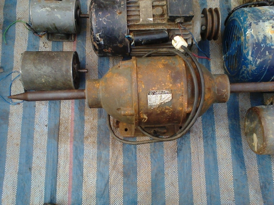 หินเจียรแกนยาวตัวใหญ่ หินเจียรแกนยาวตัวใหญ่