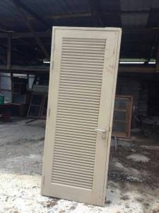 บานประตูไม้สักบานเฟี้ยม