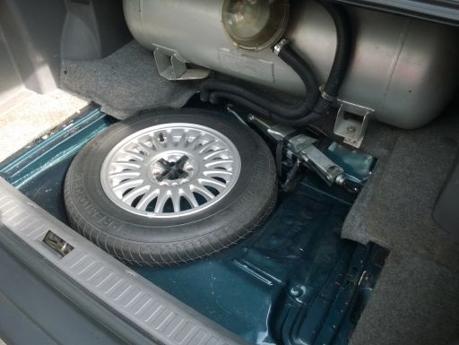 ขาย Volvo 940 GLE 1993 เครื่องเดิม+LPGลงเล่ม เกียร์Auto เบรกABS เบาะคนขับปรับไฟฟ้า