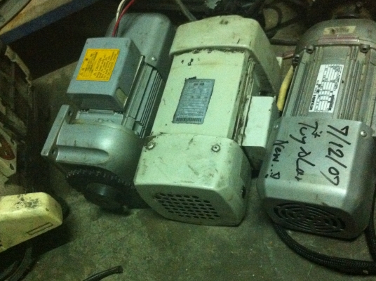 มอเตอร์เกี่ยร์ทด MISUBISHI ขนาด 300 W. หมุนที่ 180 รอบต่อนาที ใช้ไฟบ้าน 220 V.ได้ มอเตอร์เกี่ยร์ทด MISUBISHI ขนาด 300 W. หมุนที่ 180 รอบต่อนาที ใช้ไฟบ้าน 220 V.ได้