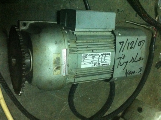 มอเตอร์เกี่ยร์ทด MISUBISHI ขนาด 300 W. หมุนที่ 180 รอบต่อนาที ใช้ไฟบ้าน 220 V.ได้ มอเตอร์เกี่ยร์ทด MISUBISHI ขนาด 300 W. หมุนที่ 180 รอบต่อนาที ใช้ไฟบ้าน 220 V.ได้