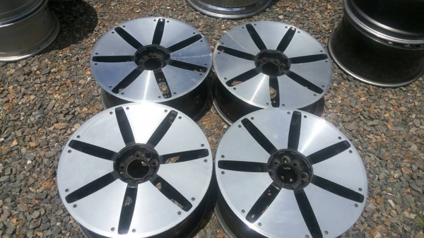 ขายล้อ 18 VIP 2 ชุด 18*8  /18*7.5 โทรเบอร์นี้นะครับ 0842189728