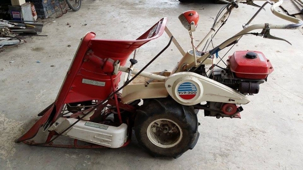 รถเกี่ยวข้าวเดินตามแบบมัดข้าวในตัว YANMAR เก่าญี่ปุ่น สภาพสวย เครื่องพร้อมใช้งาน