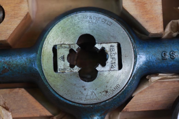 ชุดต๊าปเกลียว ระบบนิ้ว อังกฤษแท้ๆ ชุดใหญ่