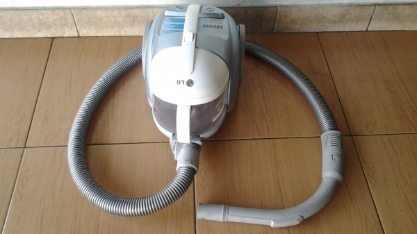 ขาย  เครื่องดูดฝุ่น LG  ใช้งานได้ปกติ