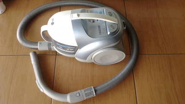 ขาย  เครื่องดูดฝุ่น LG  ใช้งานได้ปกติ